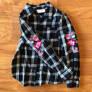 ‼️ 10/$20 Embroidered floral flannel XS 4